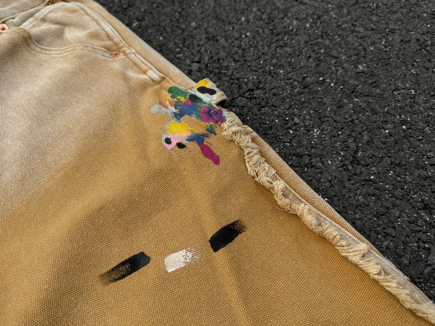 P250💰G91 GALLERY DEPT. Spliced ​​patches, ink-splashed denim bell-bottoms, washed distressed spliced ​​jeans, denim washing factory. During the process, the owner of the washing factory helped introduce a boss who once worked at the Levi OEM factory and then started his own business. This also paved the way for the following styles. Therefore, Levi's remodeled single product for the base plate is really familiar. Whether it is the fabrics supplied or the lathes used in production, there is nothing to choose from. -Color: Black -Size: S-XXL (corresponding to 28-36)